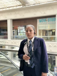 Agente de seguridad de Cassesa en un centro comercial
