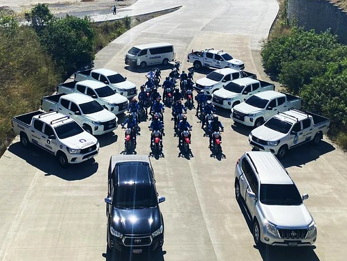 Flota de vehículos y motocicletas de Cassesa vista desde el aire